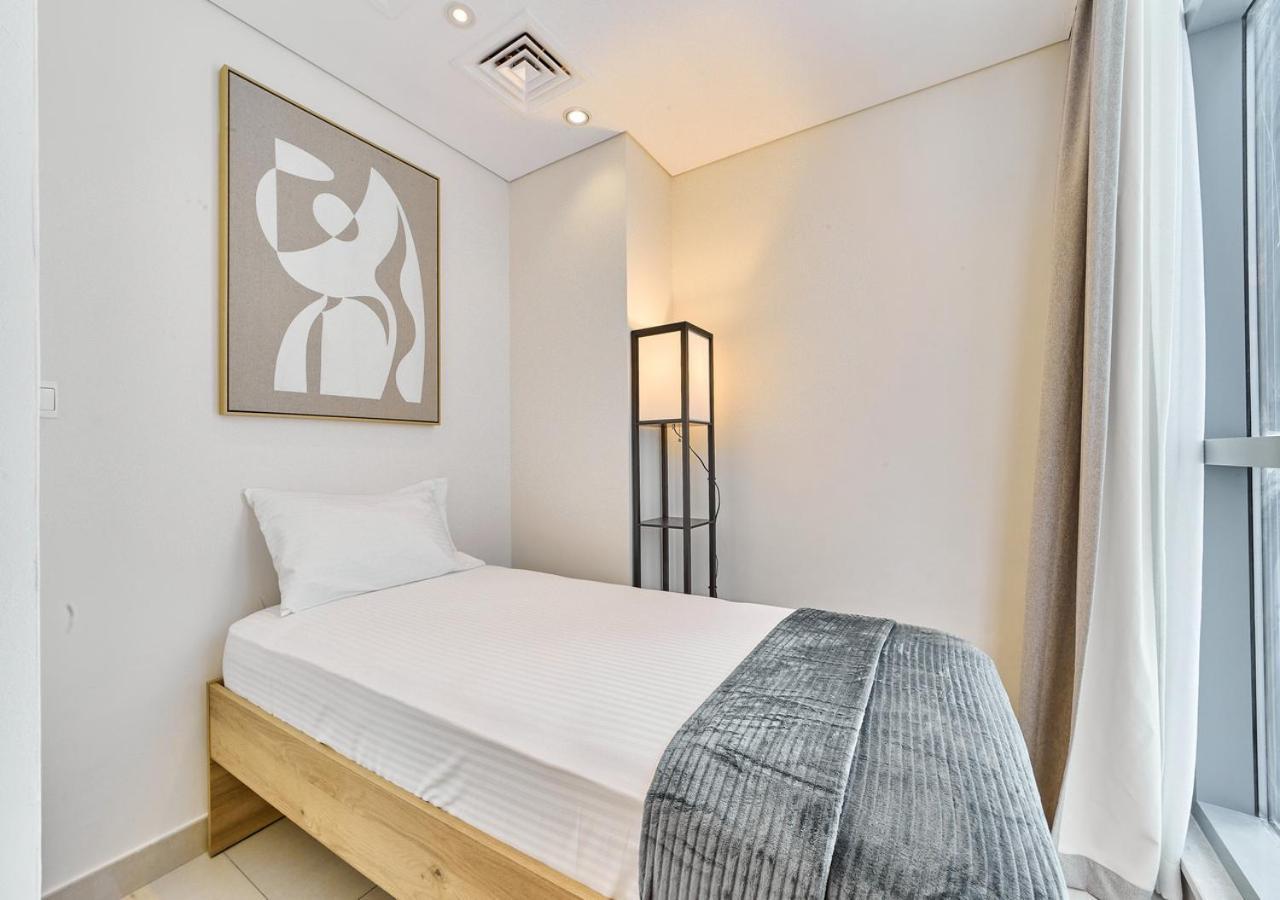 Golden Homes Luxe Living Claren Tower 1br Study Near Mall Downtown Дом отдыха